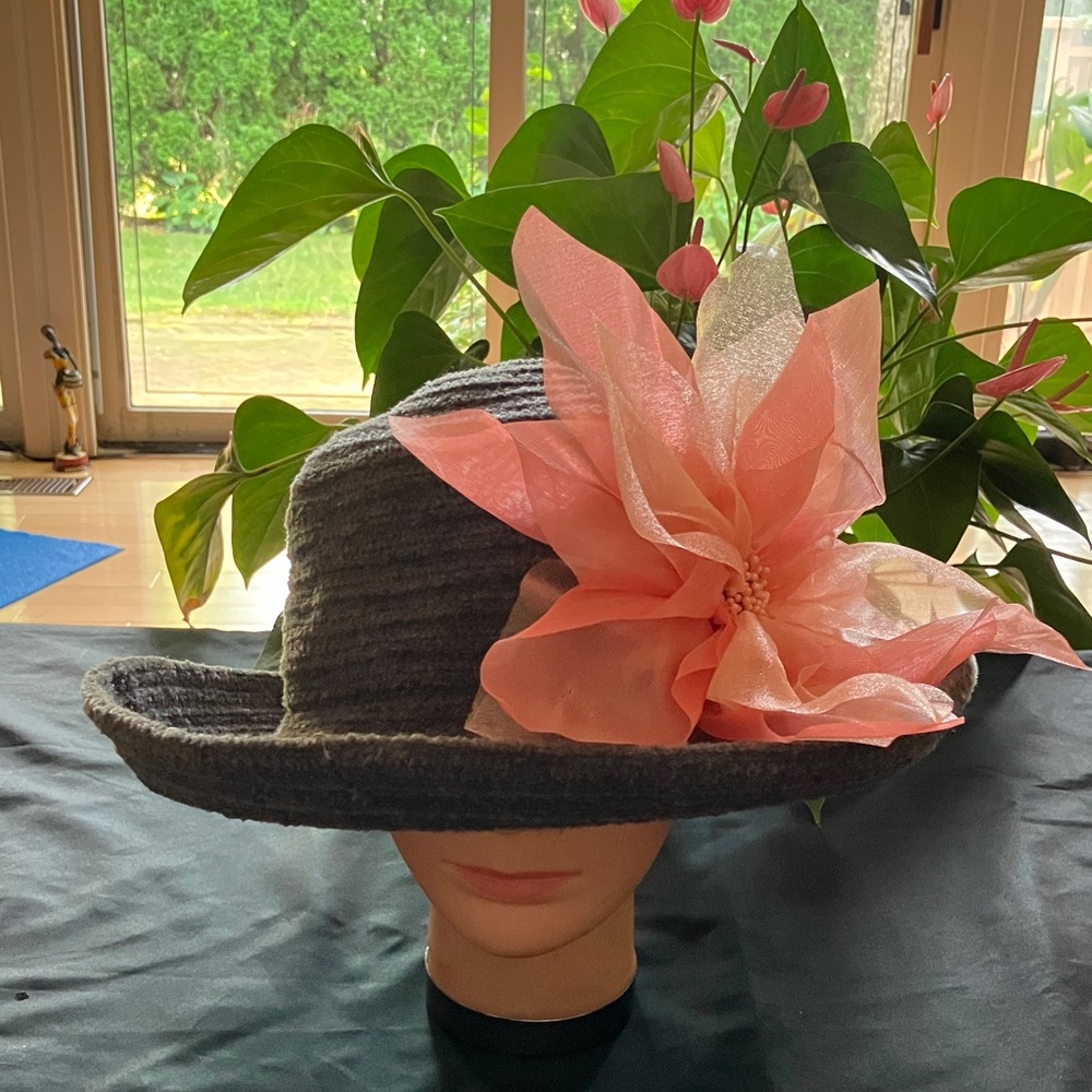Elegant Gray Chenille Hat with Pink Floral Accent
